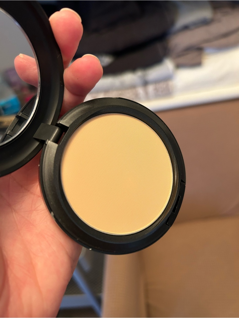 Mac C3 Studio Fix Powder Foundation - Picture 4 of 4